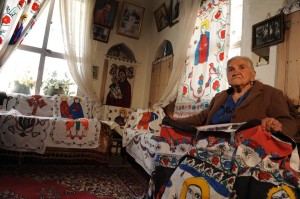 MARDİN-KİLİSELERE BASKI PERDE YAPAN NASRA TEYZE